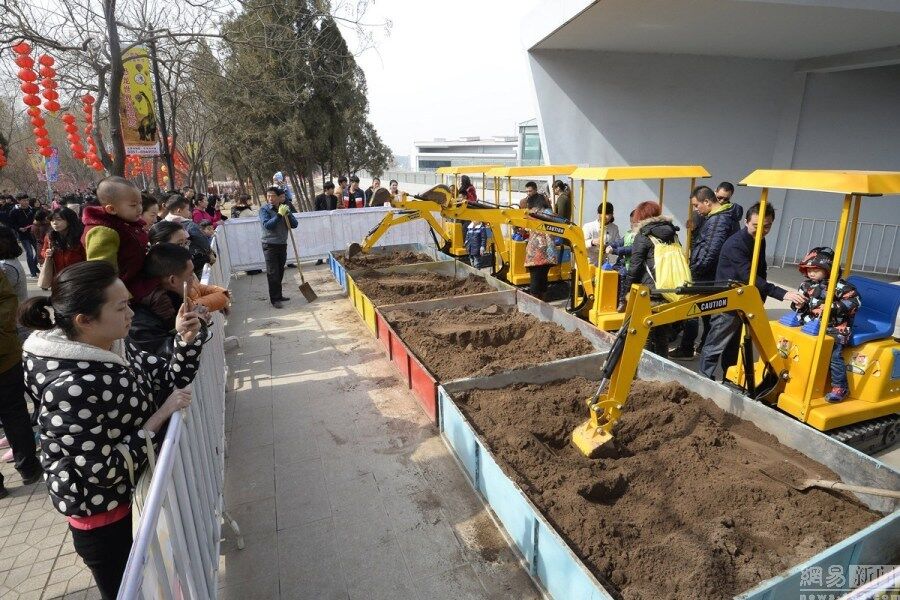 混凝土、娃娃版挖掘機、起重機